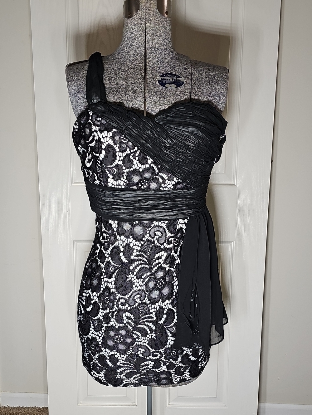Poi.n.t Black White Lace One Shoulder Cocktail Party Dress Size M